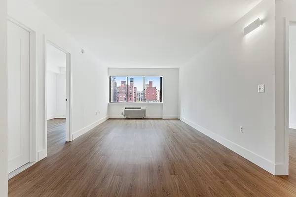 Rented by Greystar | media 6