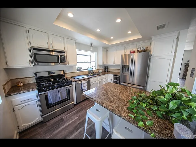 2221 Saybrook Ln — Photo 8