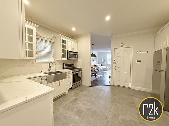 5th image of 33-10 Ditmars Blvd #2F
