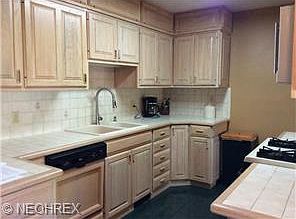 3rd image of 1810 Grovewood Ave