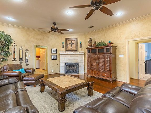 4th image of 4709 Rosewood Dr