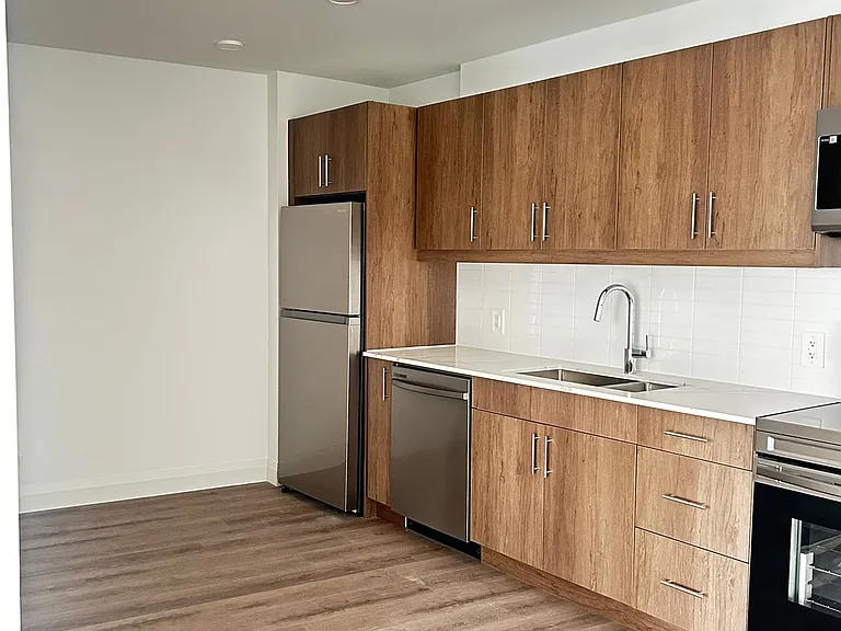 1333 Weber St E #905 — Photo 26