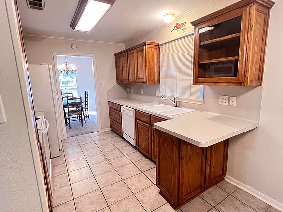 4th image of 413 Hillmont Ave