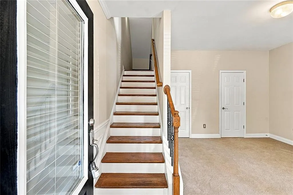 2 bed, 4.0 bath, 1270 sqft, $2,100 — Photo 2