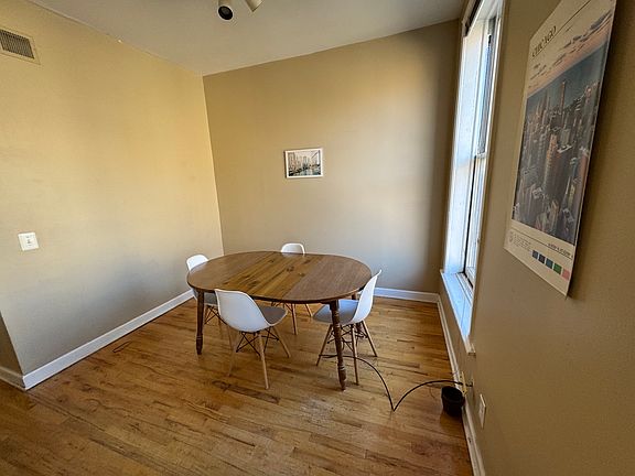 4th image of 1037 W Belden Ave APT 3
