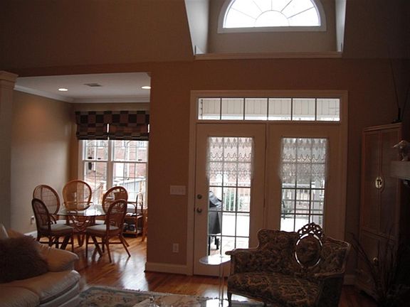 4th image of 263 Rock Springs Dr