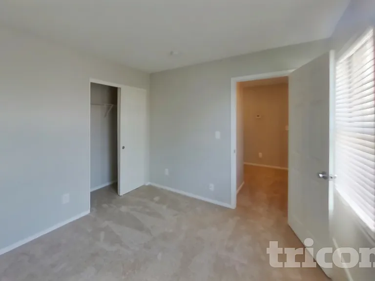 2114 Seattle Shore St — Photo 9