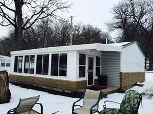 6134 NE Lakeshore Dr, Brooklyn, IA 52211
