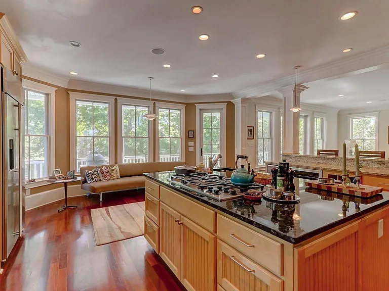 1312 Thompson Ave — Photo 19