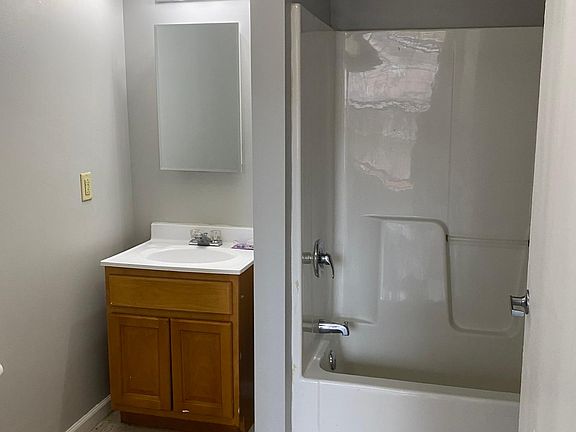 4th image of 499 Washington St #405