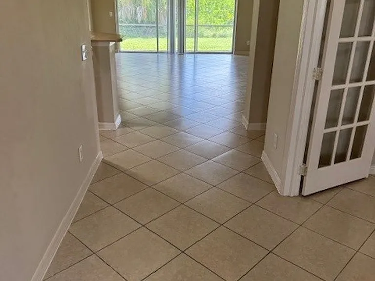 1017 NW 24th Ave — Photo 2