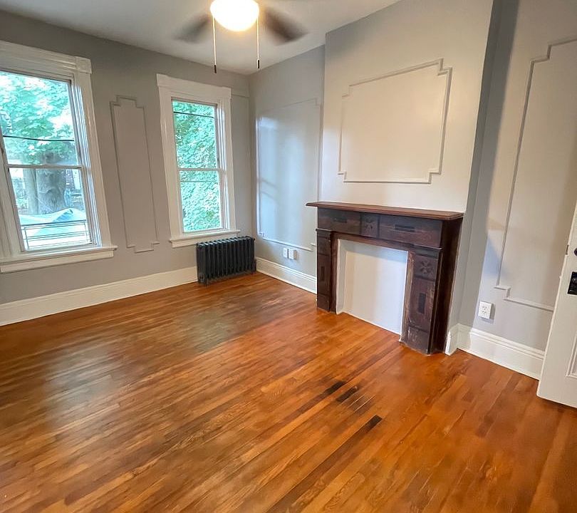 1st image of 101 Renwick St #C