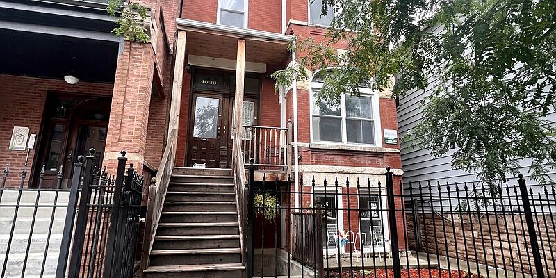 1st image of 1030 W Diversey Pkwy #2