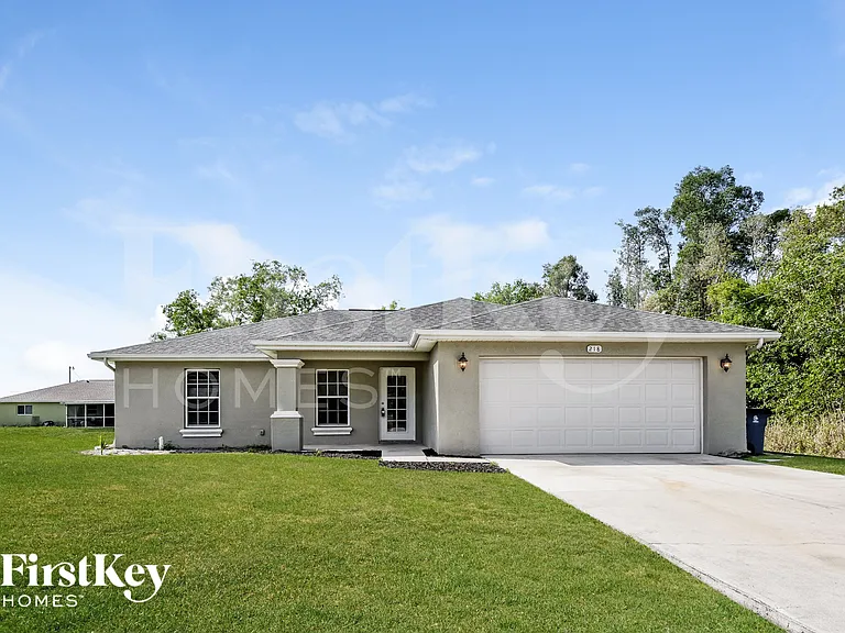 218 Manatee St — Photo 1