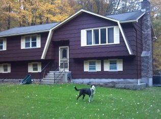 28 Wedge Hill Dr, Oxford, CT 06478