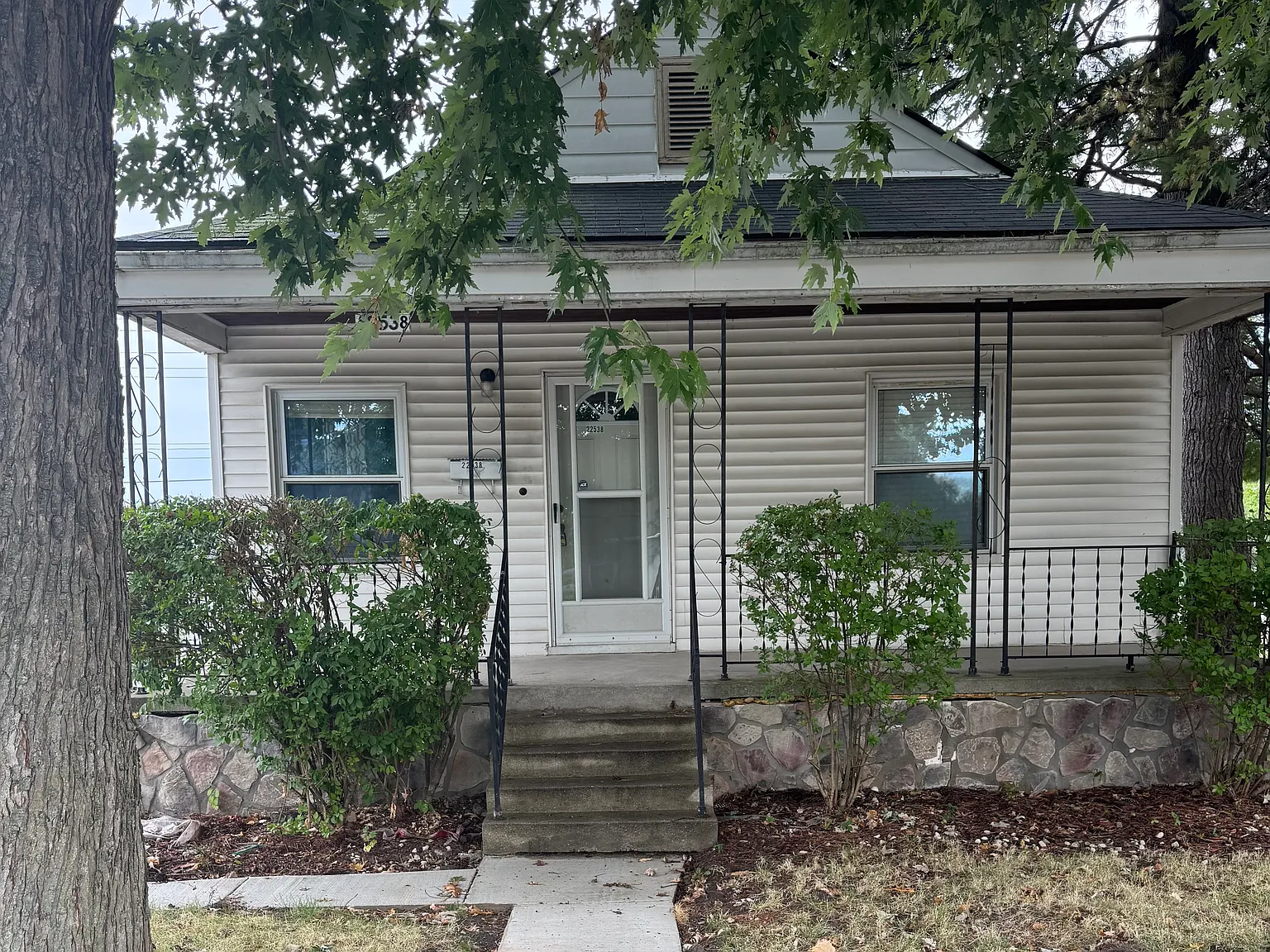 2 bed, 900 sqft, $1,250 — Photo 1