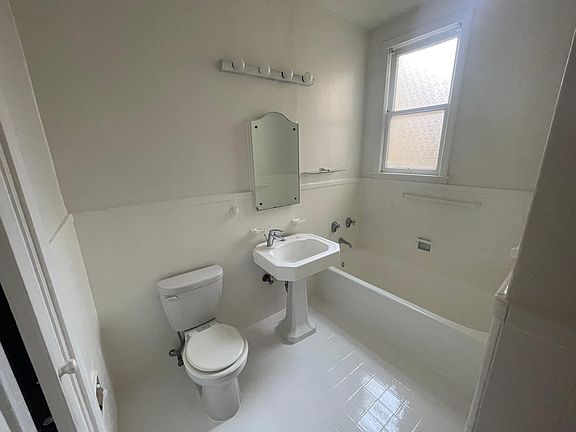 3rd image of 2340 Pacific Ave APT 204