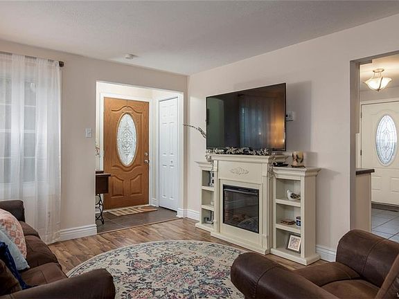 3rd image of 29 Parkside Dr