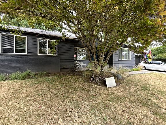 3rd image of 4923 SW Lowell St