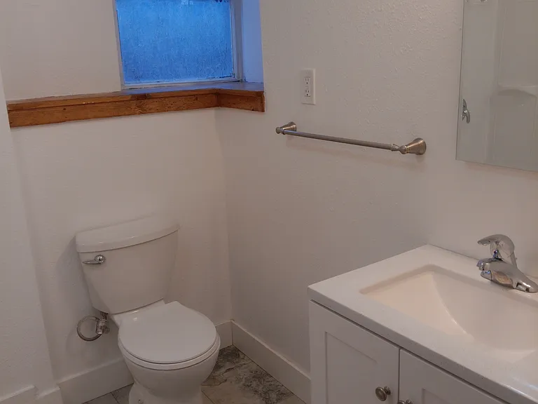 344 1/2 Warren Ave — Photo 5