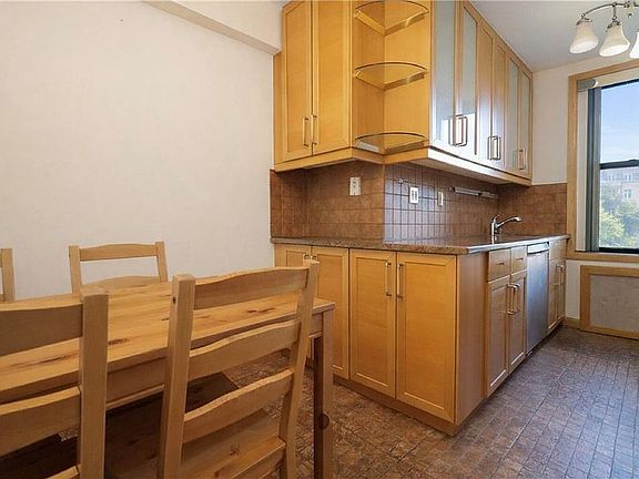 4th image of 2425 Haring St APT 2H
