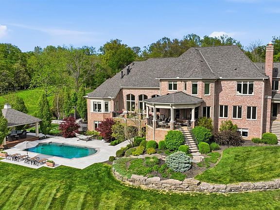 3rd image of 4535 Drake Rd
