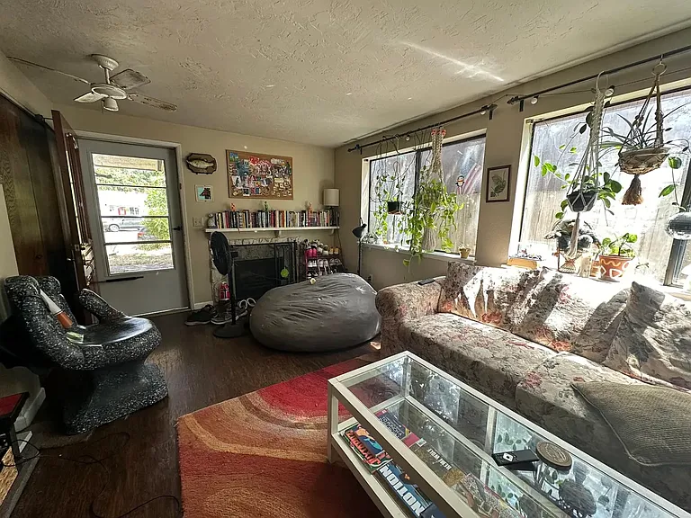2042 NW Arthur Pl — Photo 3