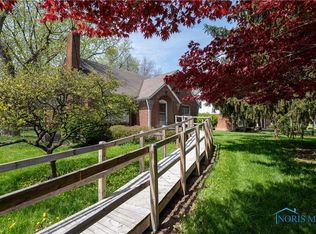 2432 Green Valley Dr, Toledo, OH 43614