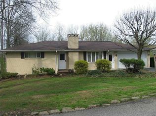 402 E Blake Ave, Connellsville, PA 15425