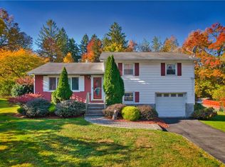 28 Dennis Dr, New Hampton, NY 10958