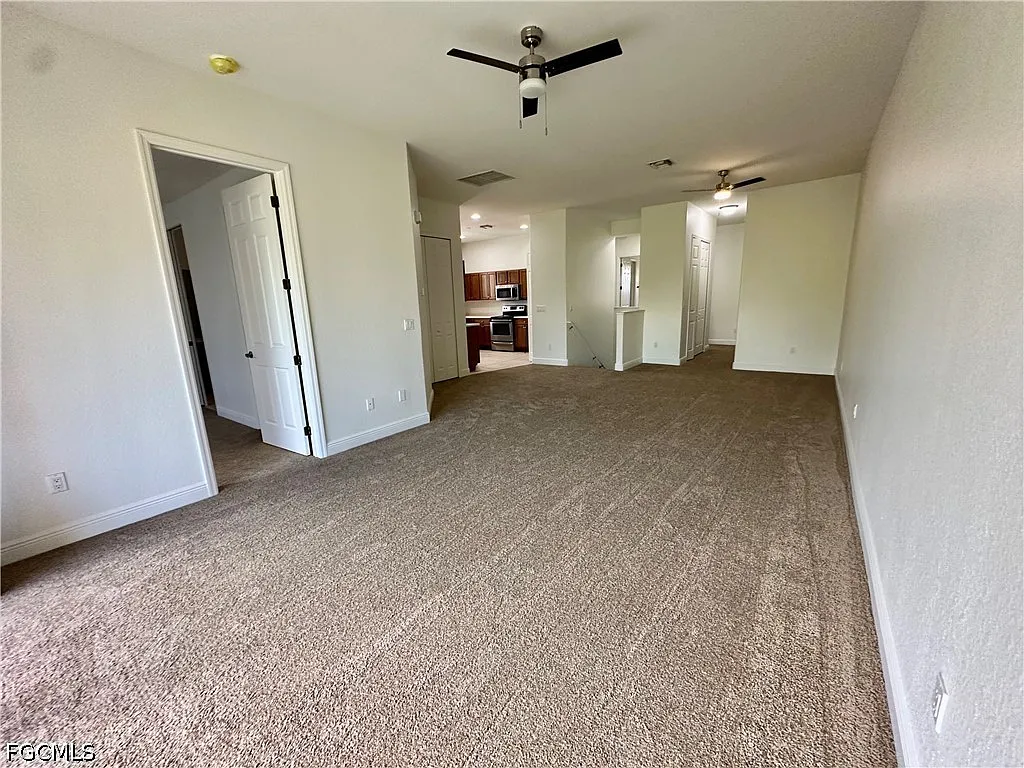 3 bed, 2.5 bath, 1708 sqft, $2,200 — Photo 3