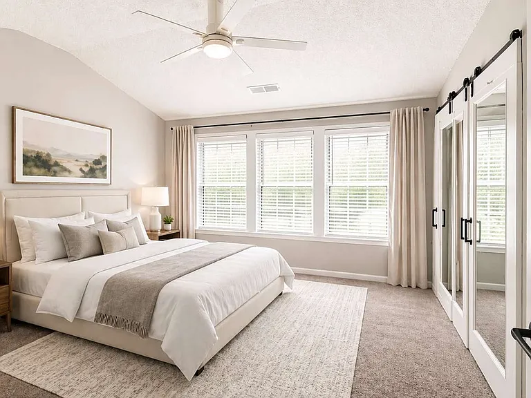 325 Devonshire Dr — Photo 2