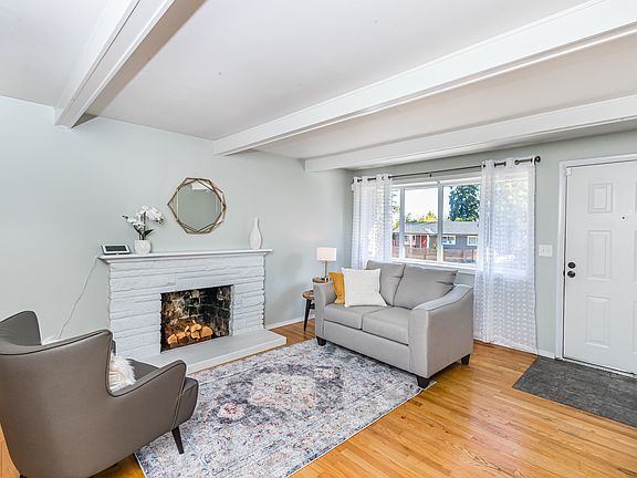 3rd image of 3024 NE 133rd St