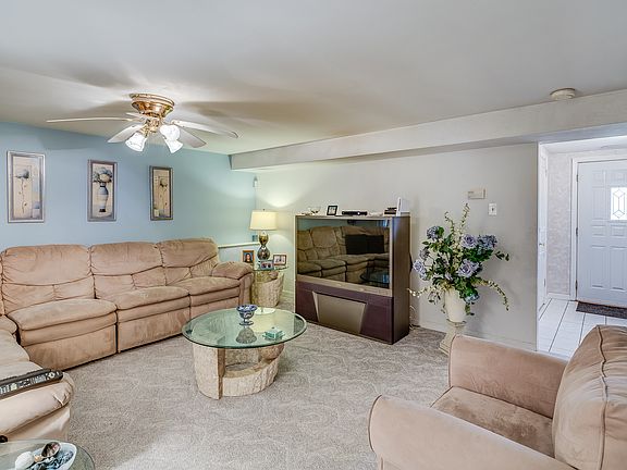 3rd image of 307 Woods Ln