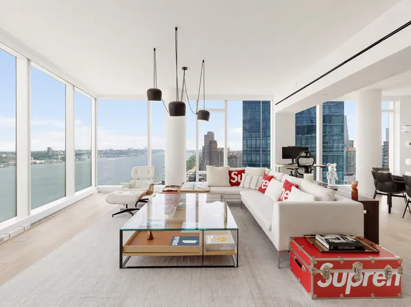 30 Riverside Boulevard image 2 of 11