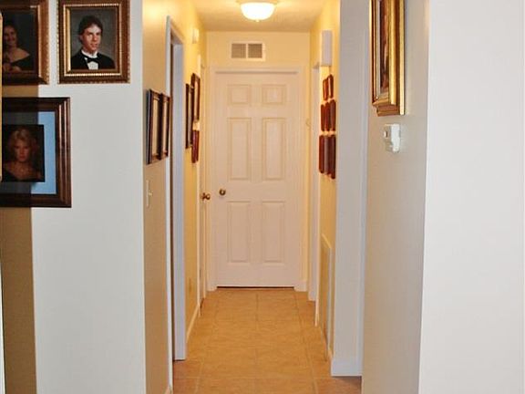 5th image of 610 E Dogwood Dr