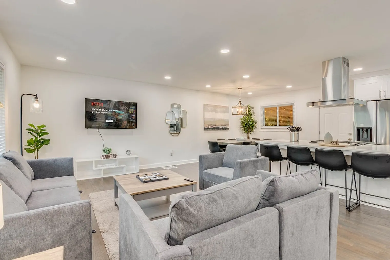 5 bed, 2.0 bath, 2798 sqft, $3,078 — Photo 4