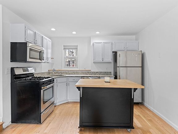 2nd image of 224 W 6th St APT 1