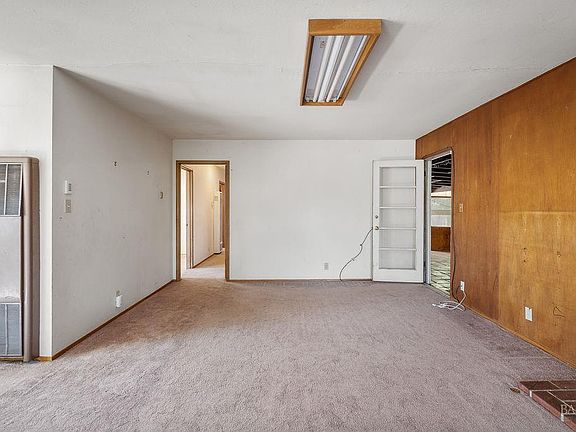 5th image of 325 Cottonwood Drive