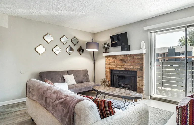 Preslee Apartments — Photo 7