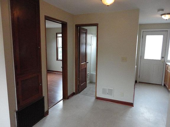 5th image of 172 E Duncan St