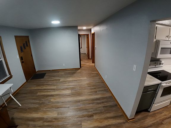 4th image of 401 Ardmore St