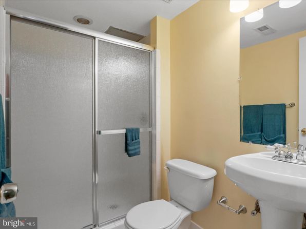 214 Primavera Cir, Sterling, VA 20165