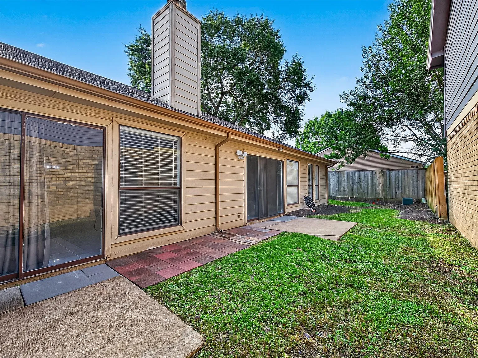 3 bed, 2.0 bath, 1865 sqft, $1,950 — Photo 3