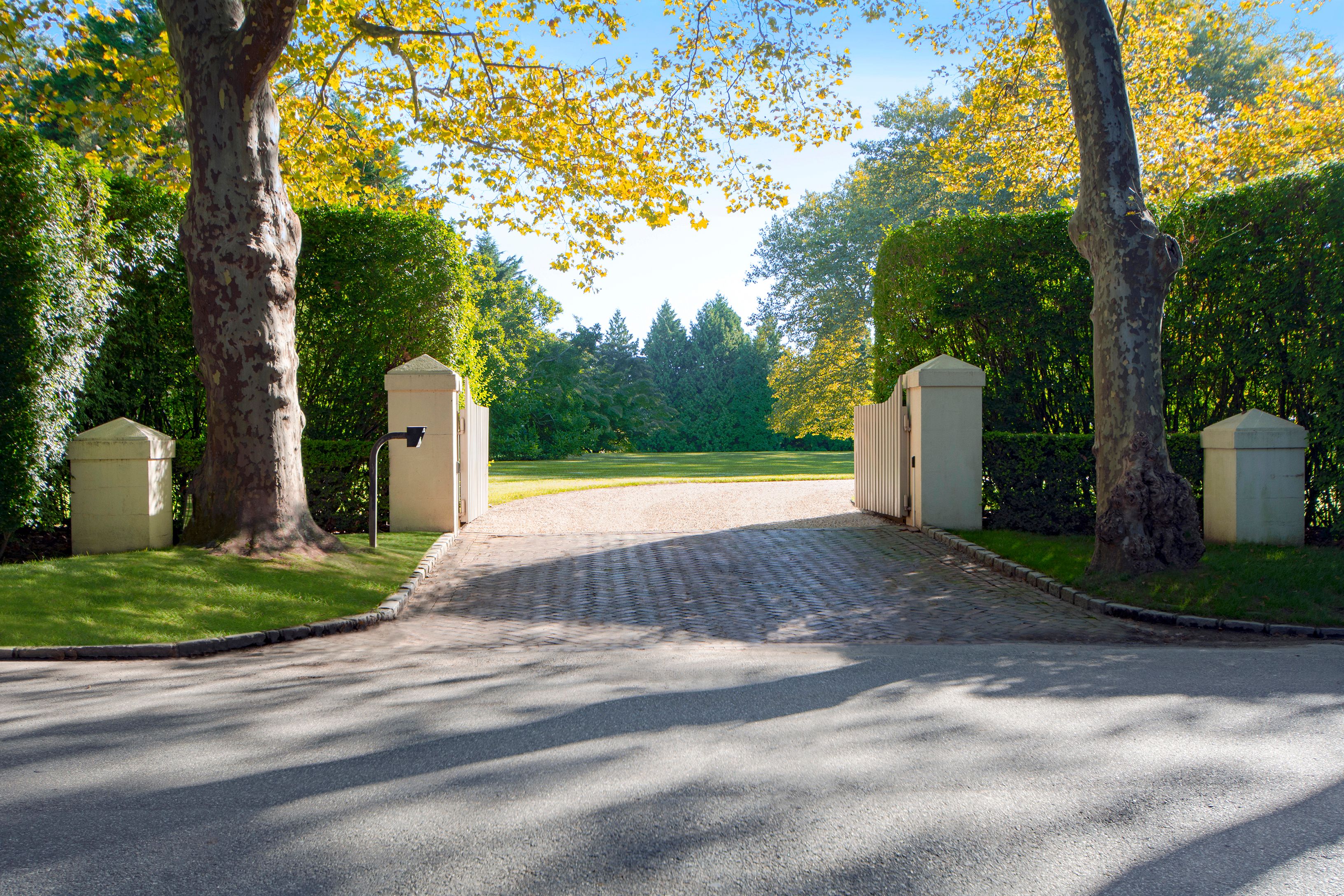 80 Wyandanch Ln, Southampton, NY 11968 Out East