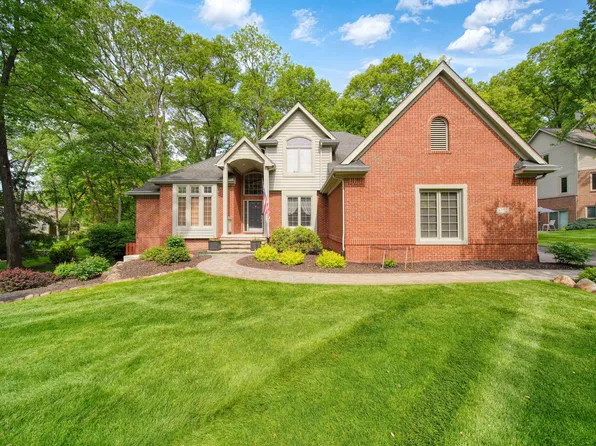 8352 Alta Vista Dr, Pinckney, MI 48169