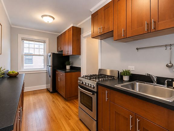 4th image of 2328 N Lincoln Park West Ave #4A