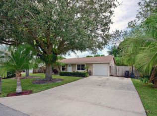 3281 Sapphire Rd, Lake Worth, FL 33462