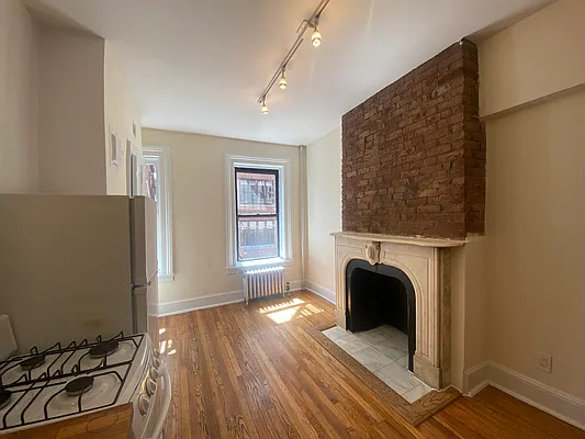 Rented by City Connections Realty | media 12