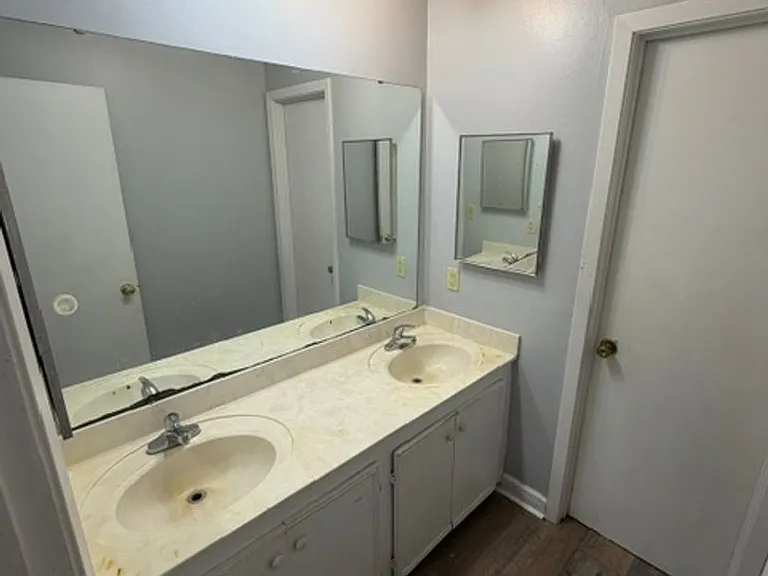 616 1/2 N Bayou Ave #B — Photo 9